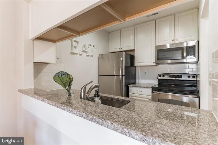 1020 N Stafford St #408 - Photo 7 of 15