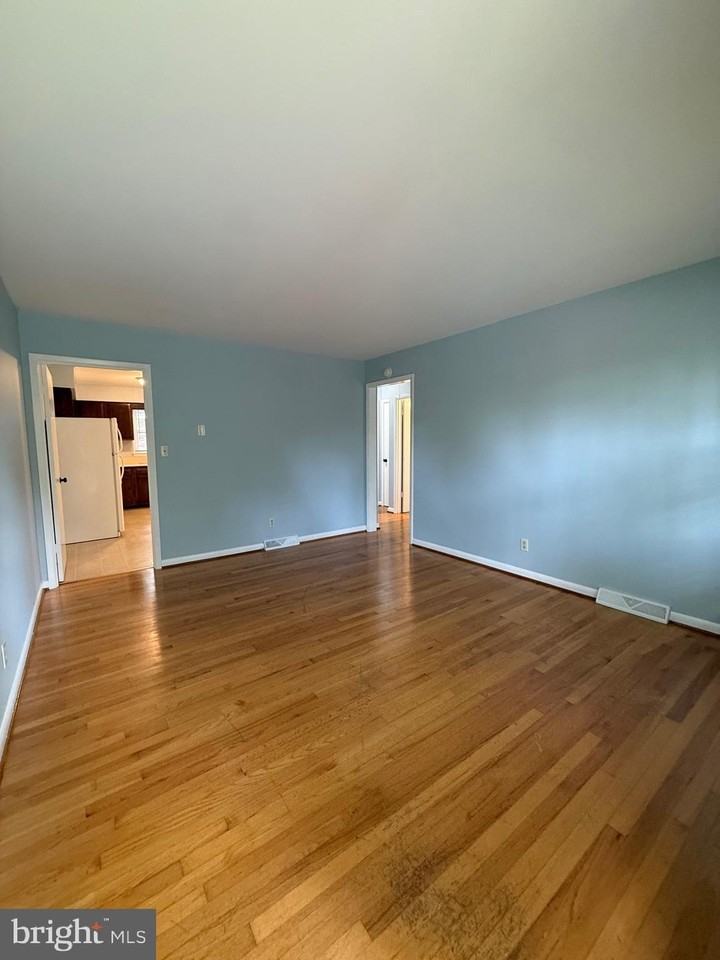 1315 Rappahannock Ave - Photo 2 of 12