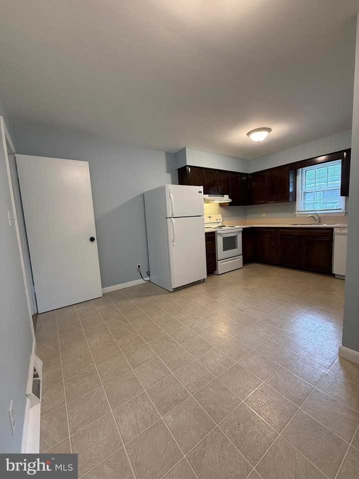 1315 Rappahannock Ave - Photo 4 of 12