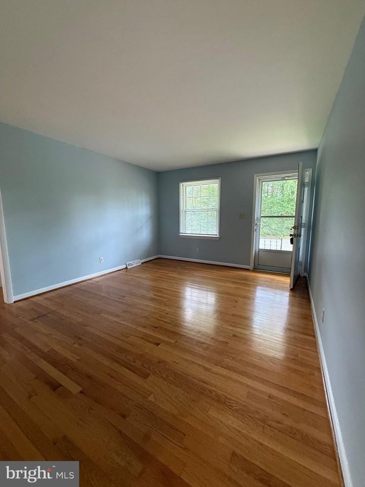 1315 Rappahannock Ave - Photo 6 of 12