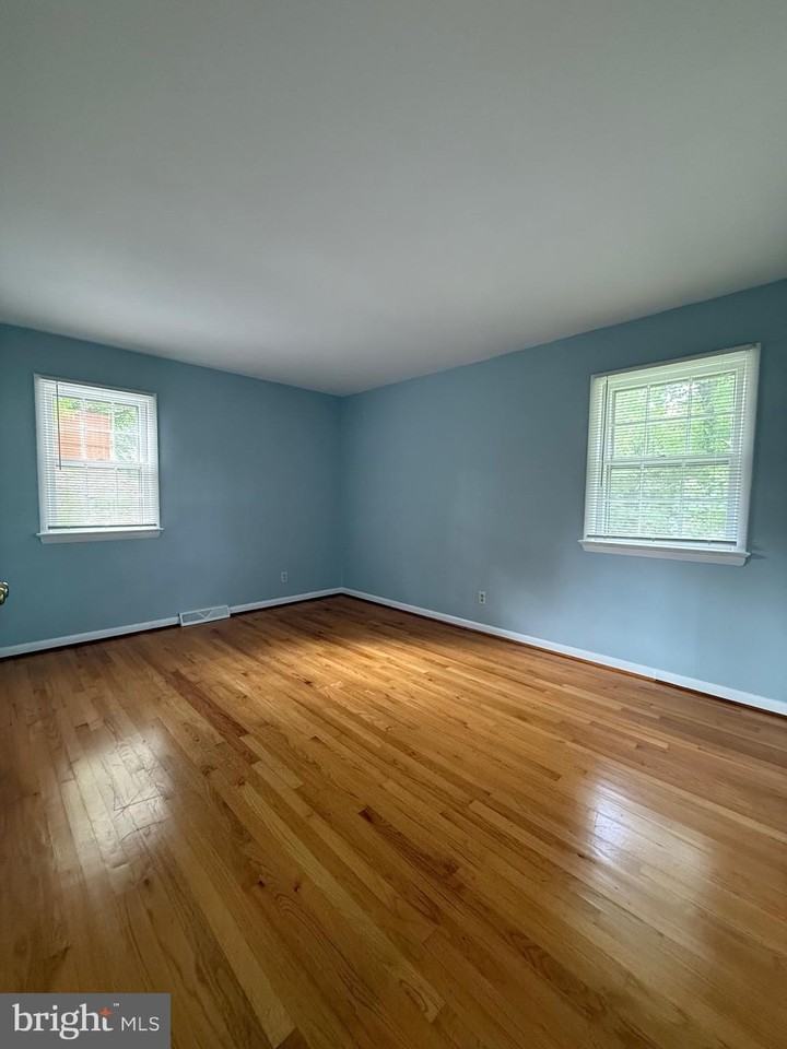 1315 Rappahannock Ave - Photo 7 of 12