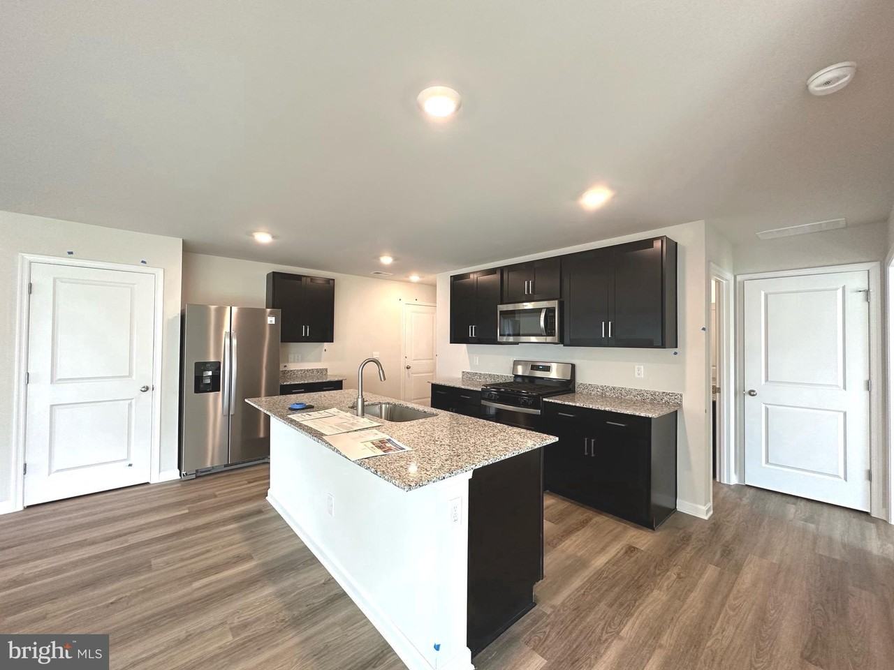 124 Charing Cross Dr - Photo 2 of 29
