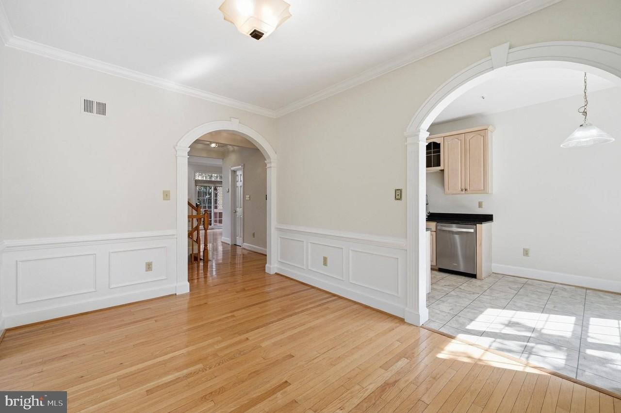 6030 Kelsey Ct - Photo 3 of 27