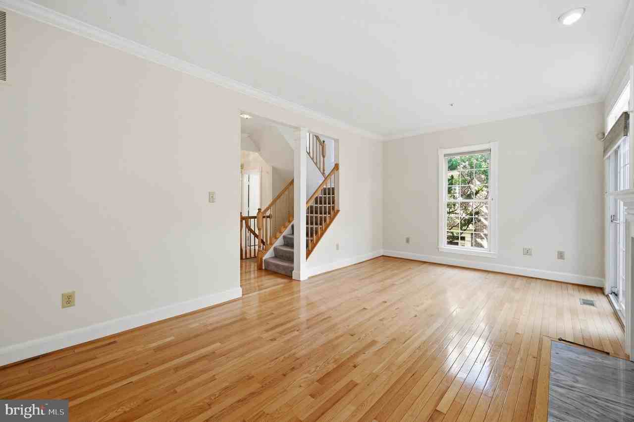 6030 Kelsey Ct - Photo 5 of 27