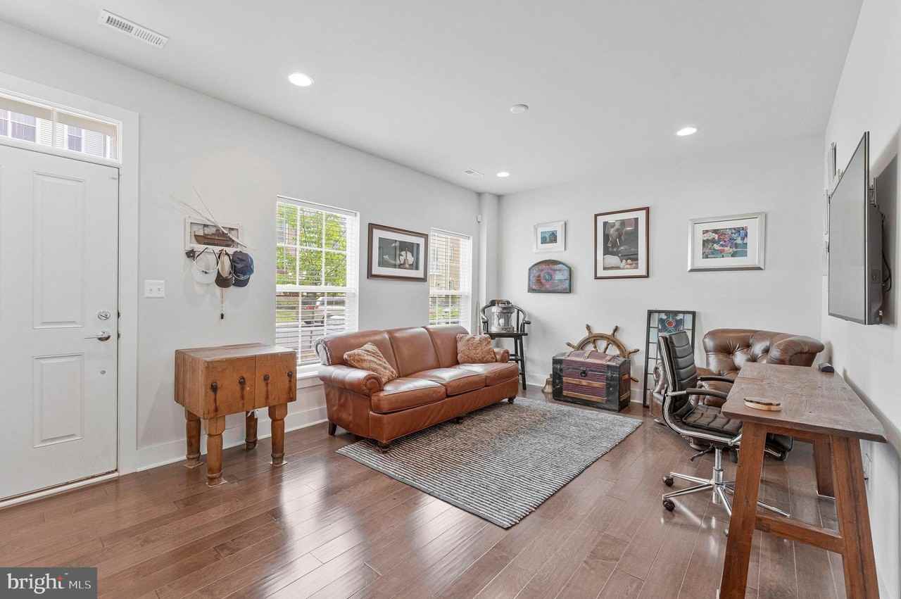 14803 Retreat Blvd - Photo 2 of 50