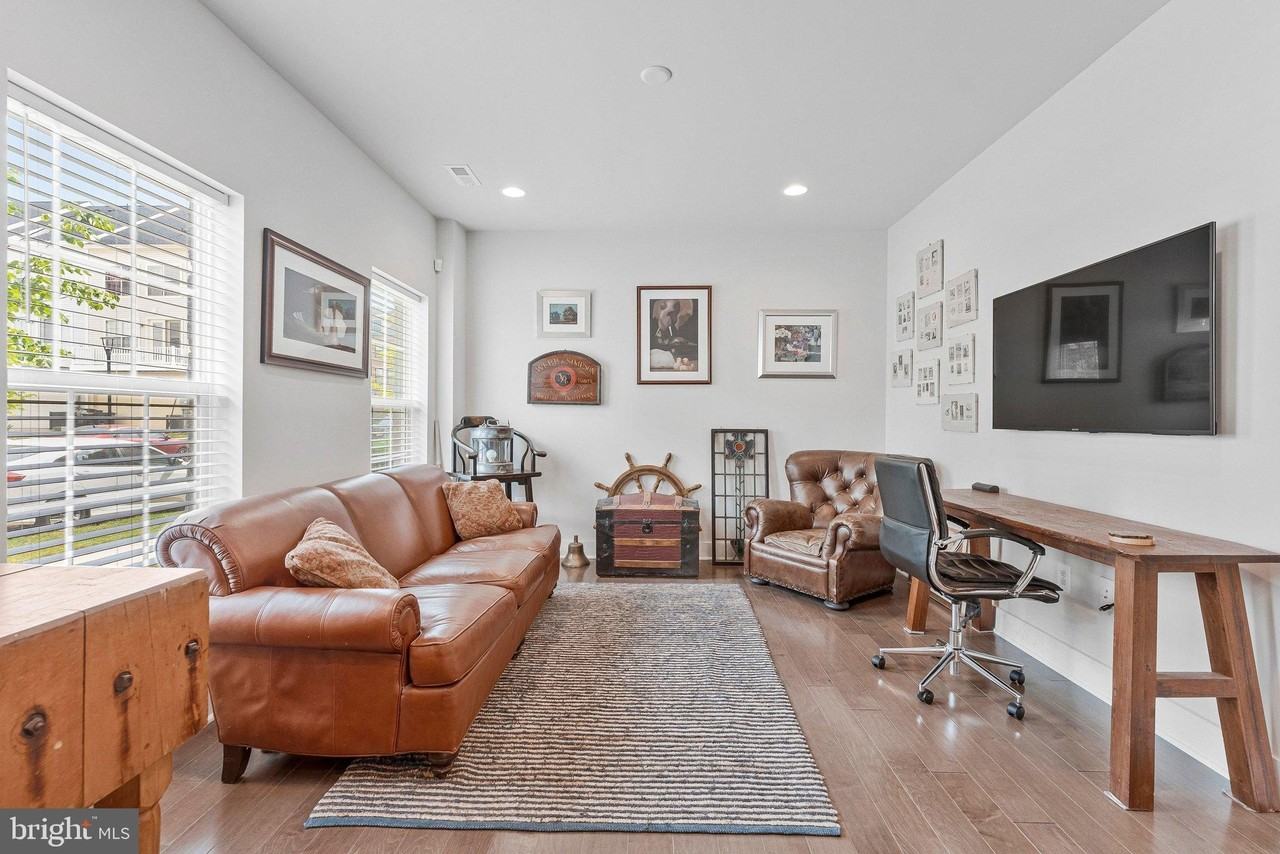 14803 Retreat Blvd - Photo 3 of 50