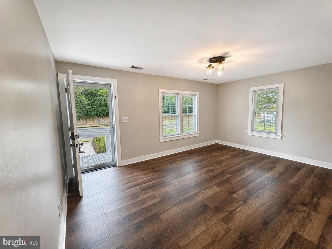 3107 Memorial St - Photo 6 of 24