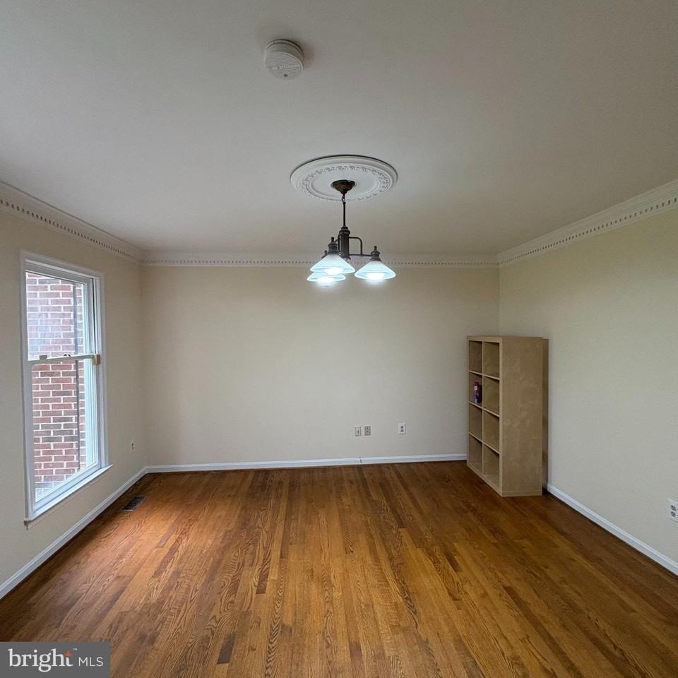 3502 Holly Rd - Photo 4 of 24