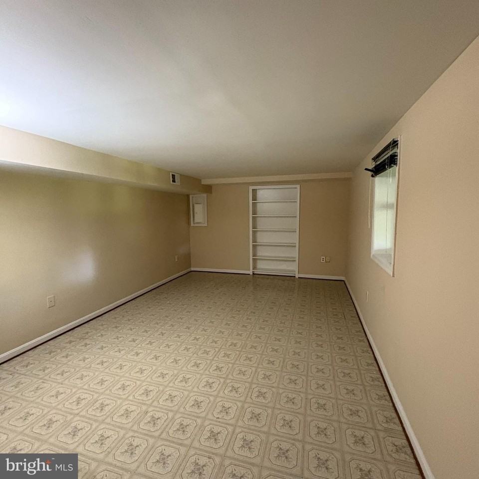 3502 Holly Rd - Photo 6 of 24
