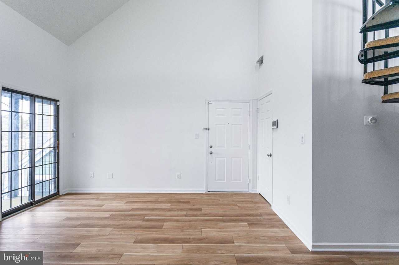 6008 Mersey Oaks Way - Photo 3 of 28