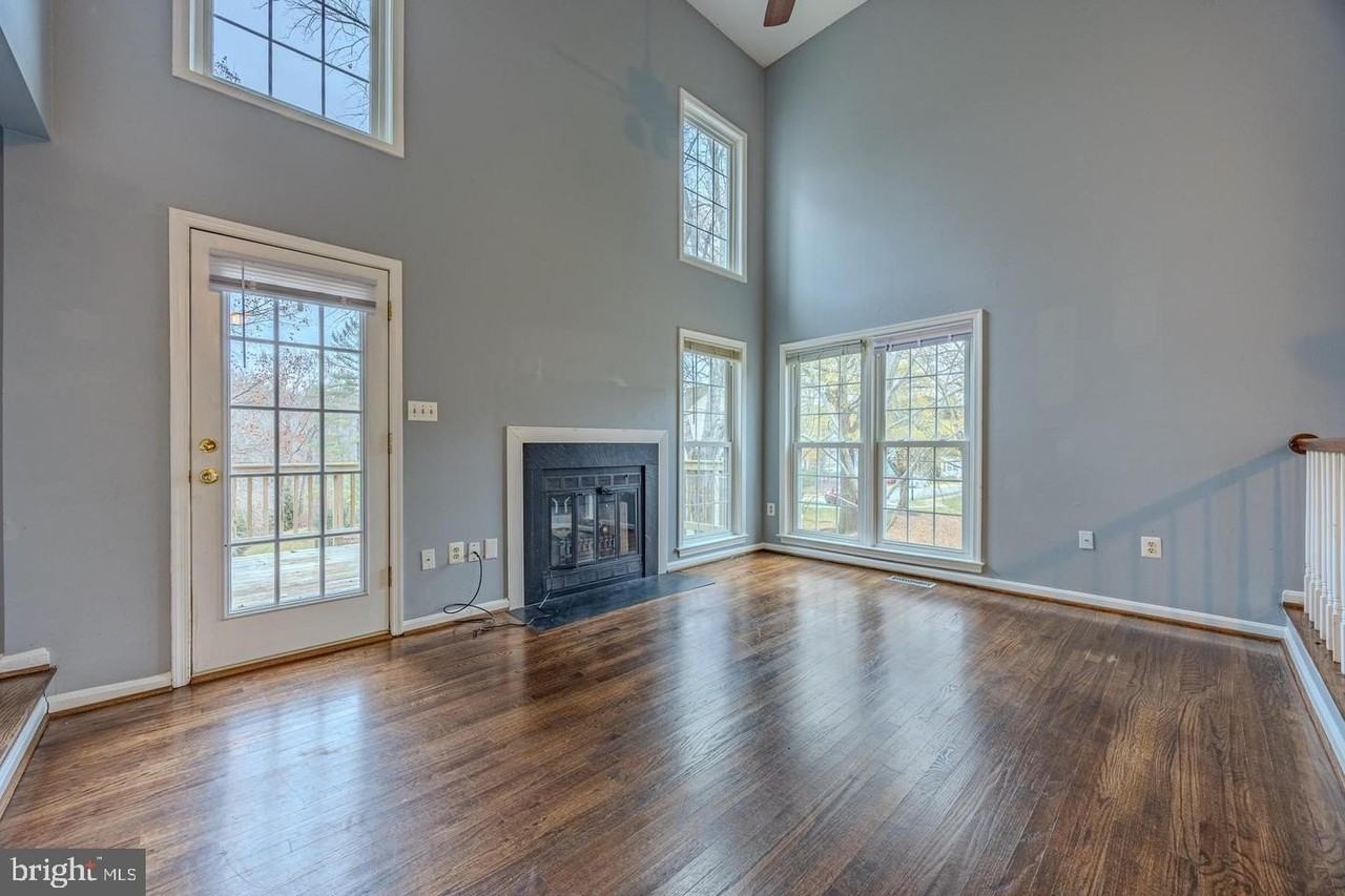 8200 Maple Ridge Ave - Photo 4 of 35
