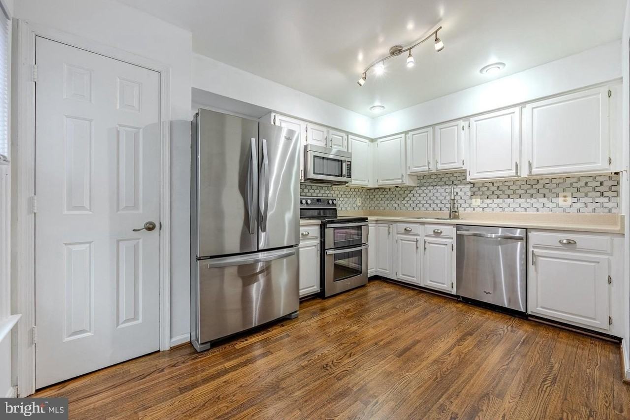 8200 Maple Ridge Ave - Photo 7 of 35