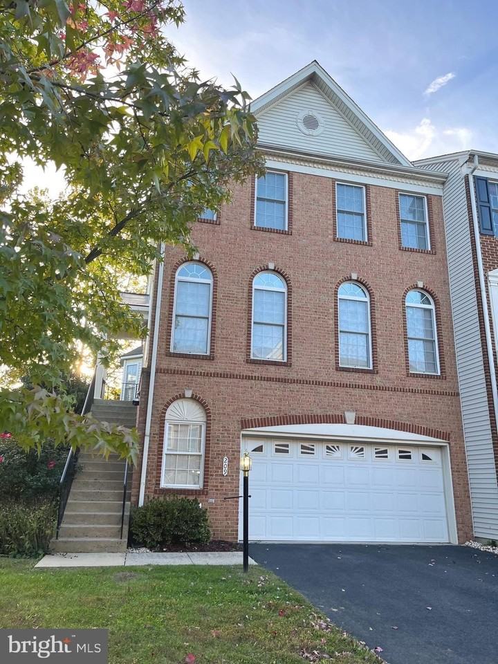 209 Misty Pond Ter - Photo 2 of 34