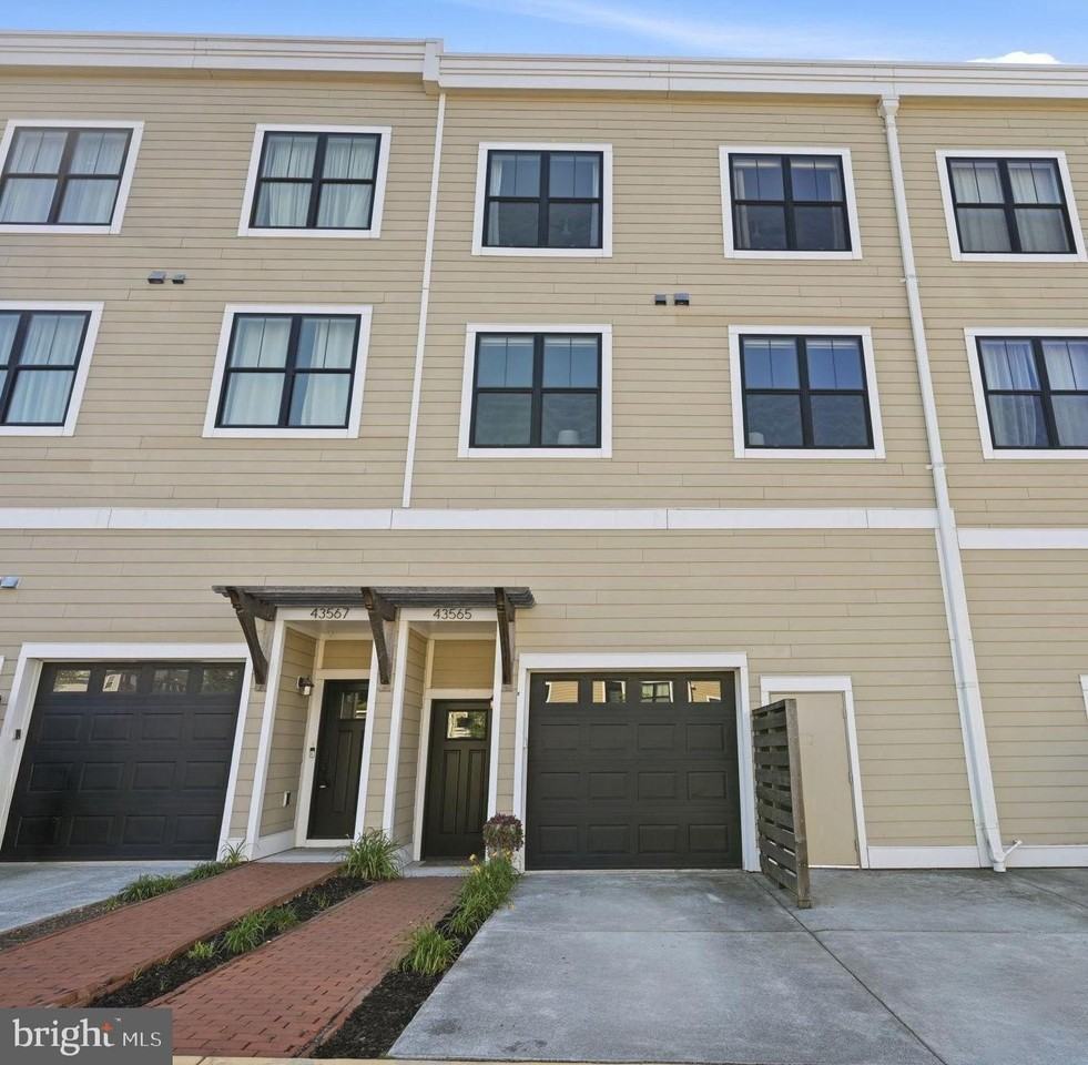 43565 Michigan Sq - Photo 2 of 50