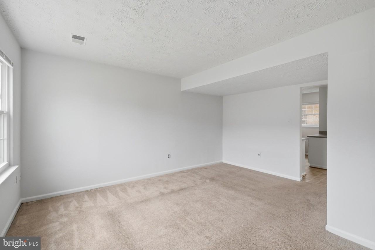 8635 Reinecke Ct - Photo 4 of 31