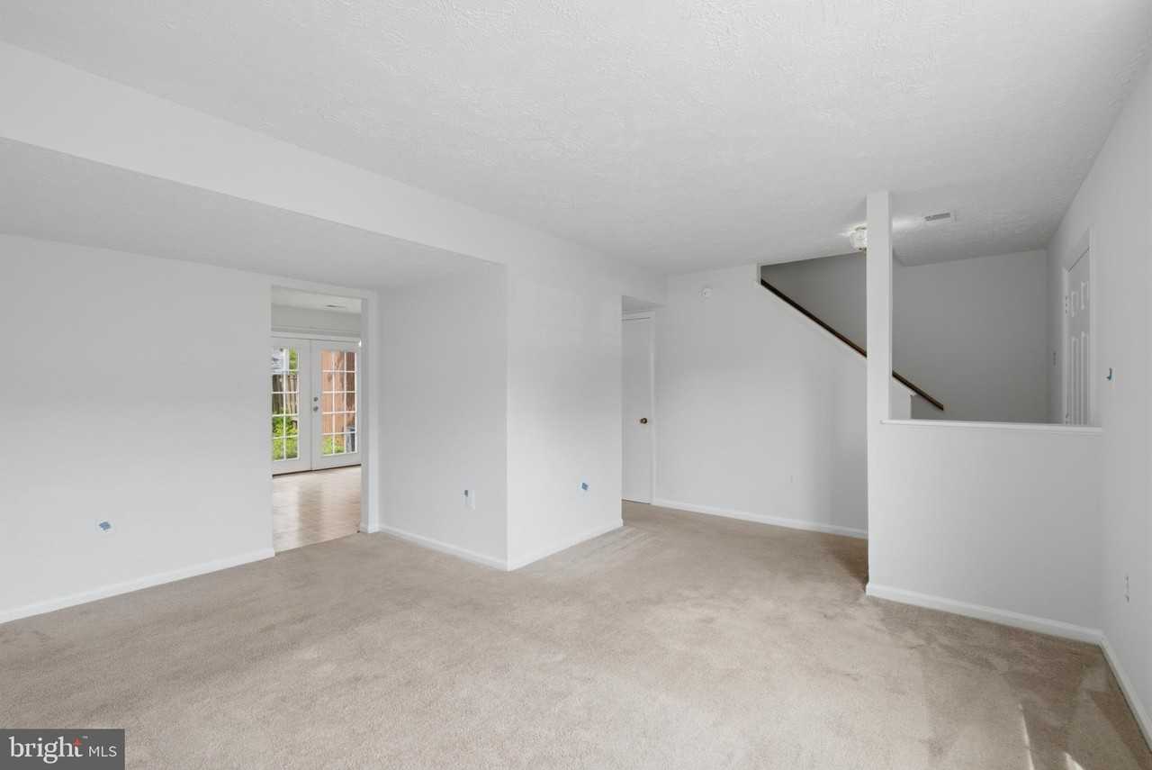 8635 Reinecke Ct - Photo 5 of 31