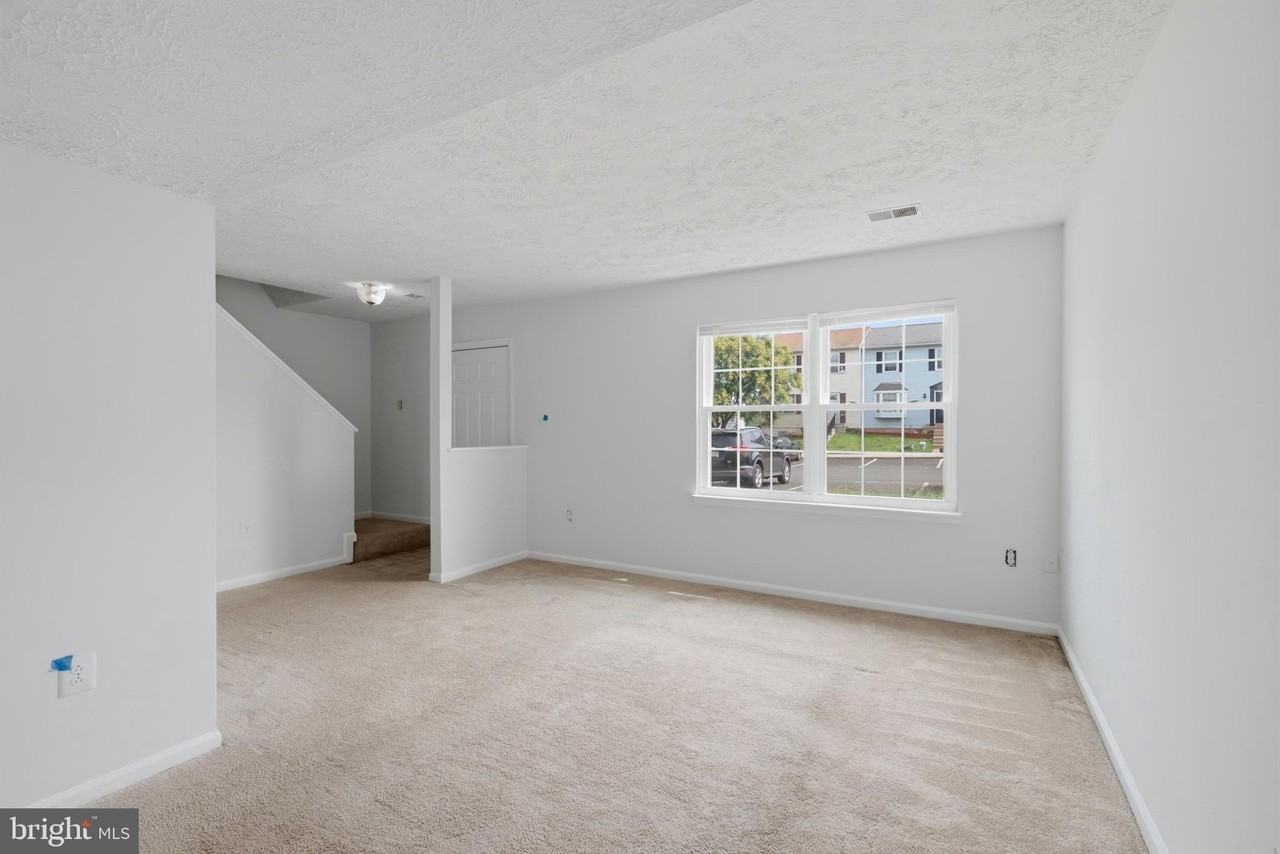8635 Reinecke Ct - Photo 6 of 31