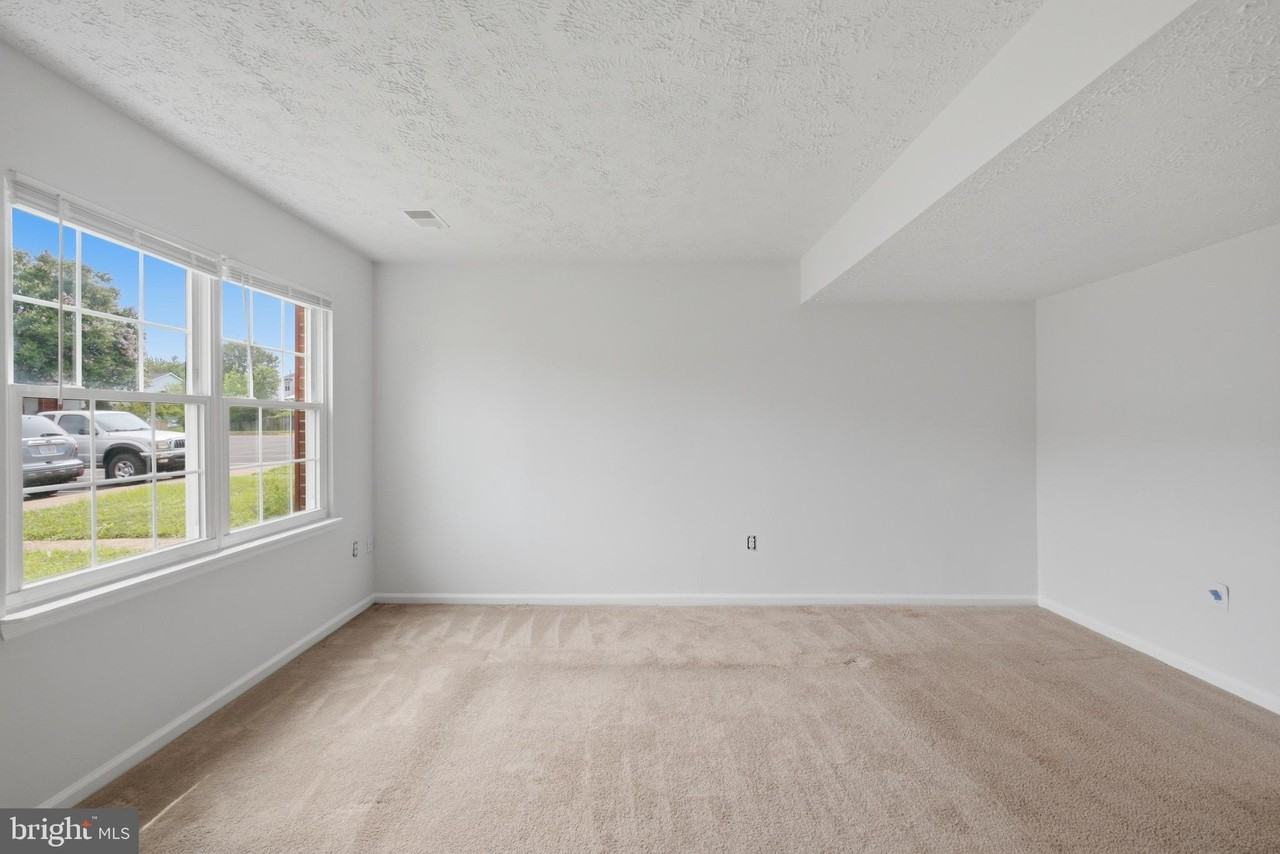 8635 Reinecke Ct - Photo 7 of 31