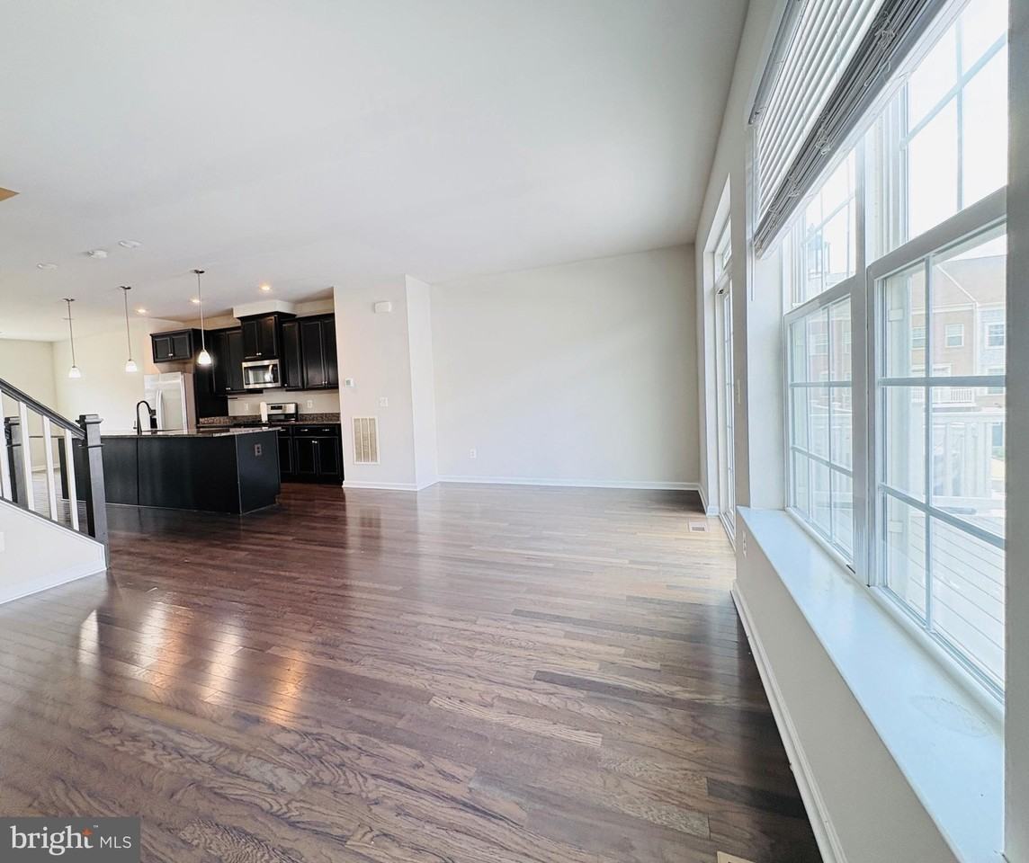 11032 Blackburn Cove Ln - Photo 5 of 16