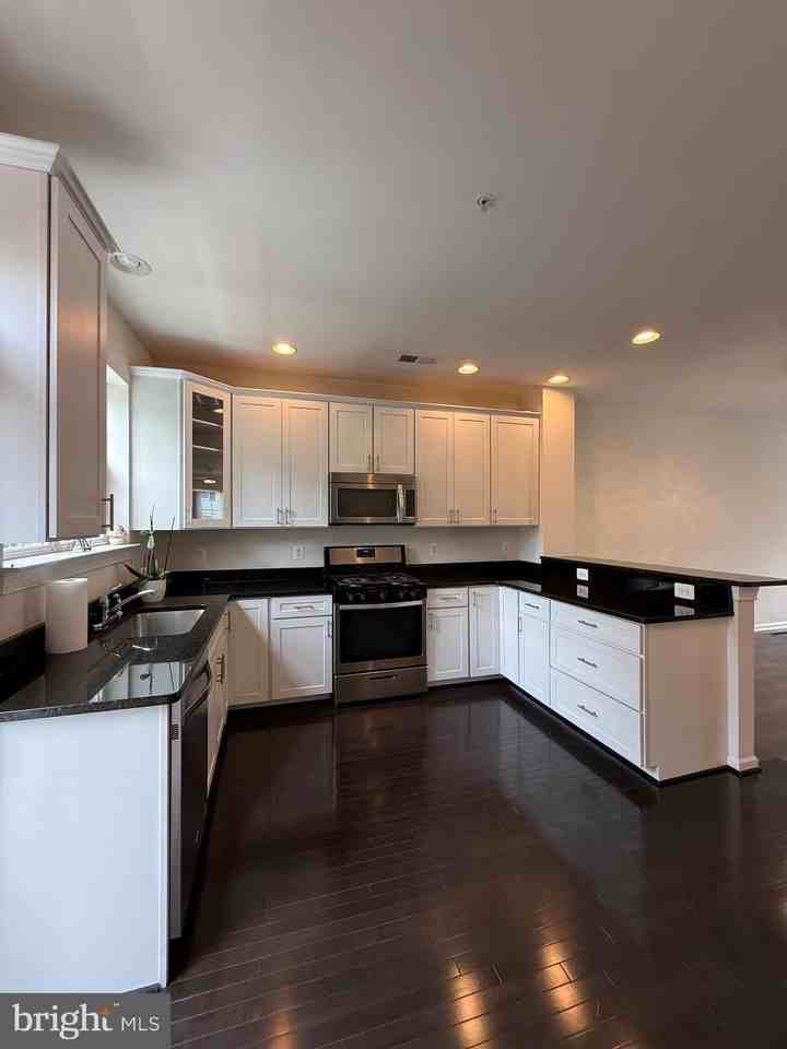 7476 Riding Meadow Way - Photo 3 of 28