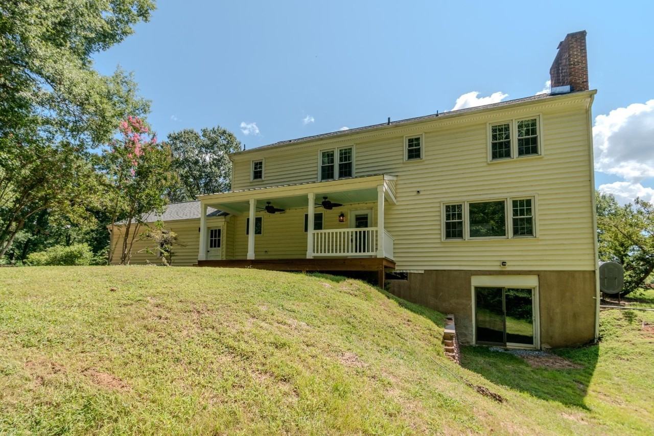 428 Ingleside Dr - Photo 4 of 50