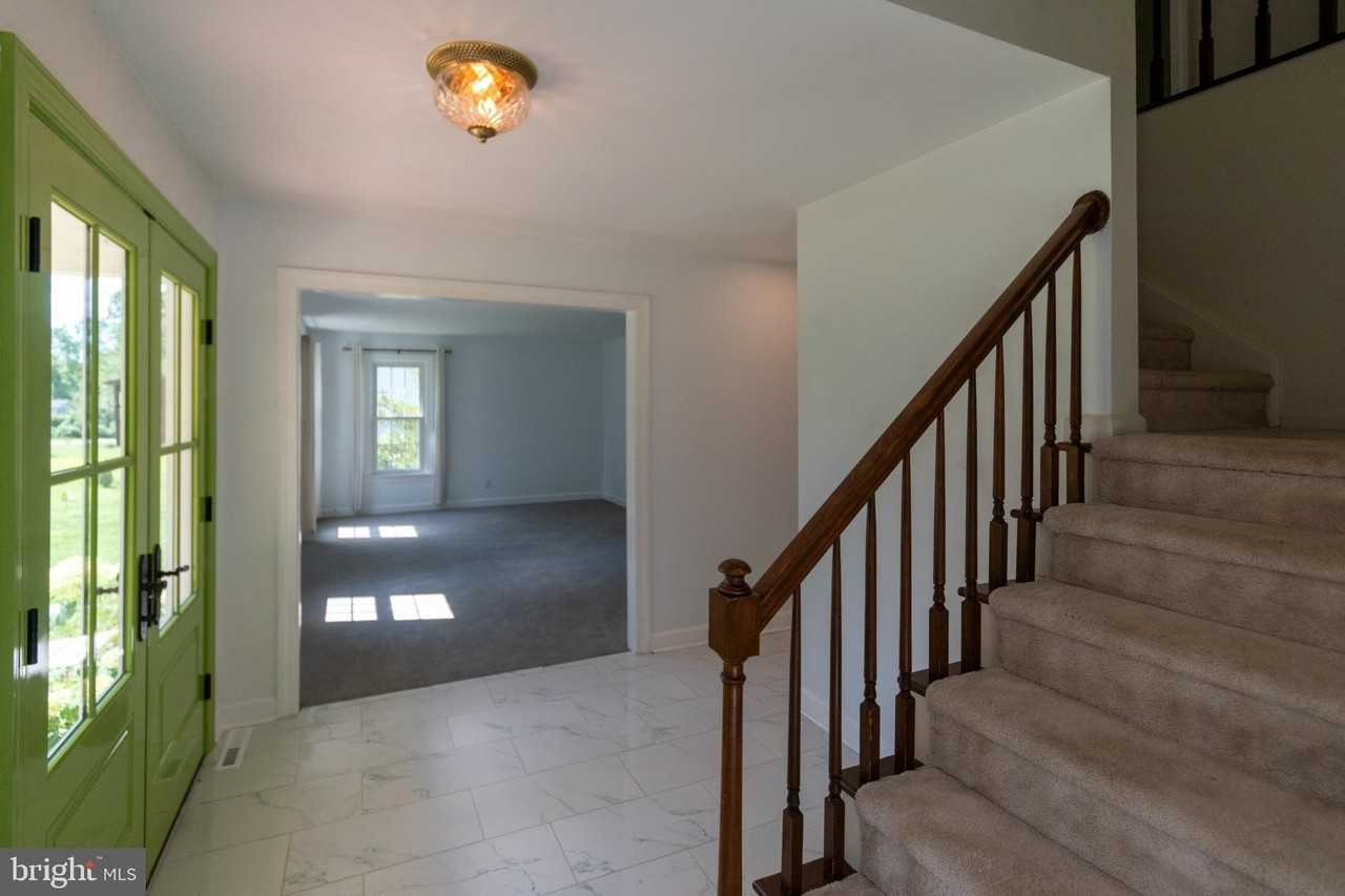 428 Ingleside Dr - Photo 6 of 50