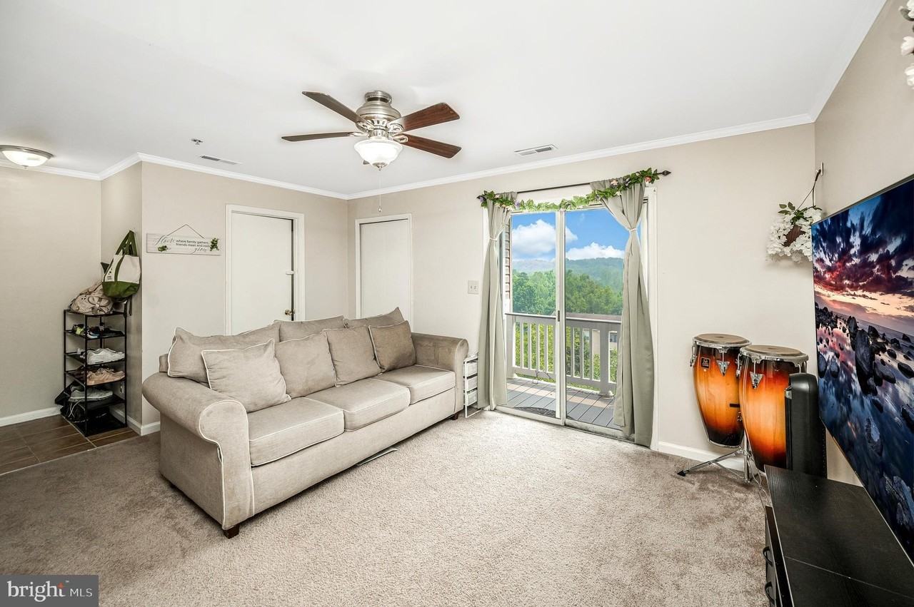 75 Fern Oak Cir #303 - Photo 2 of 37