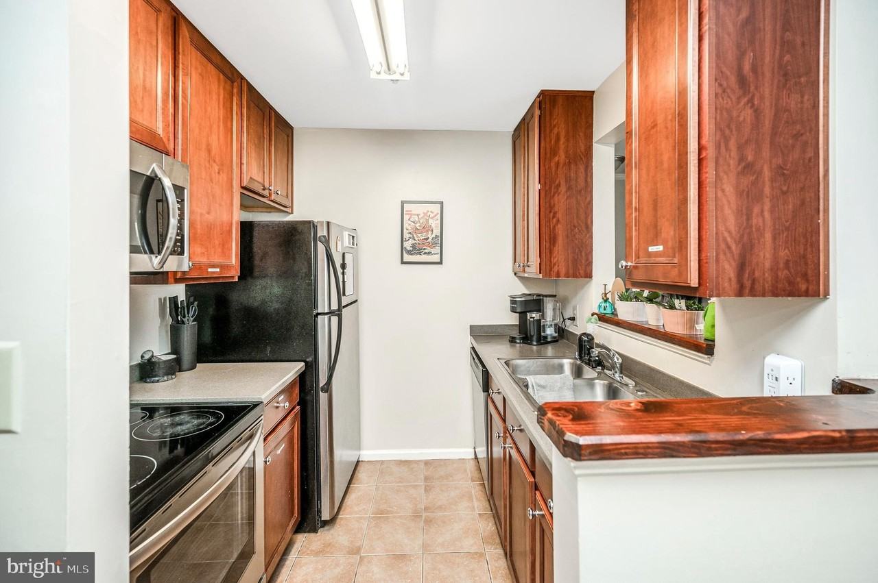 75 Fern Oak Cir #303 - Photo 4 of 37
