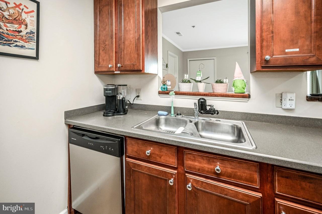 75 Fern Oak Cir #303 - Photo 7 of 37