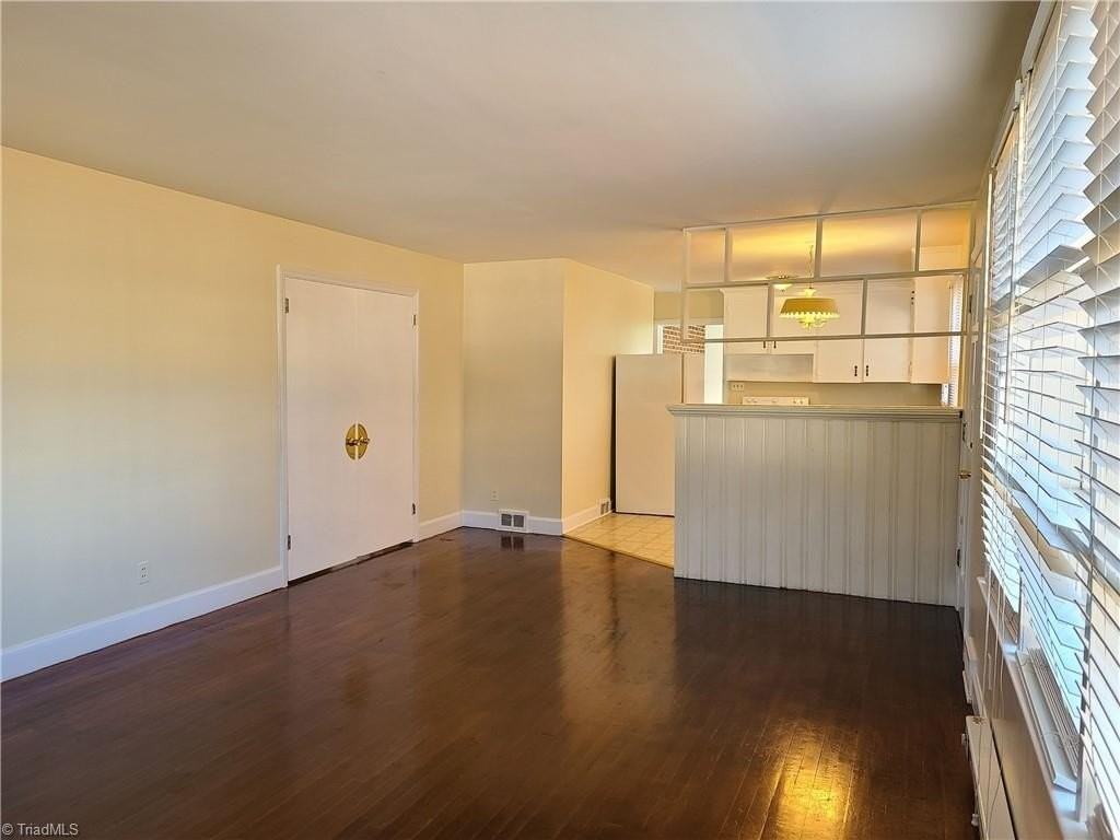 1806 S Hill Ave - Photo 4 of 21