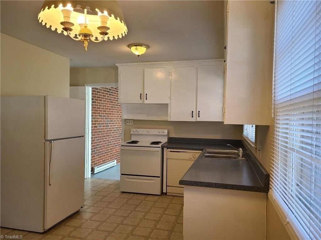 1806 S Hill Ave - Photo 7 of 21