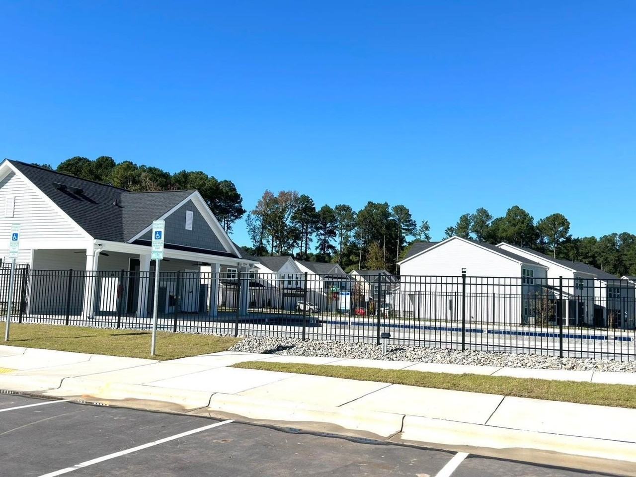 2233 Cape May Ln - Photo 2 of 36