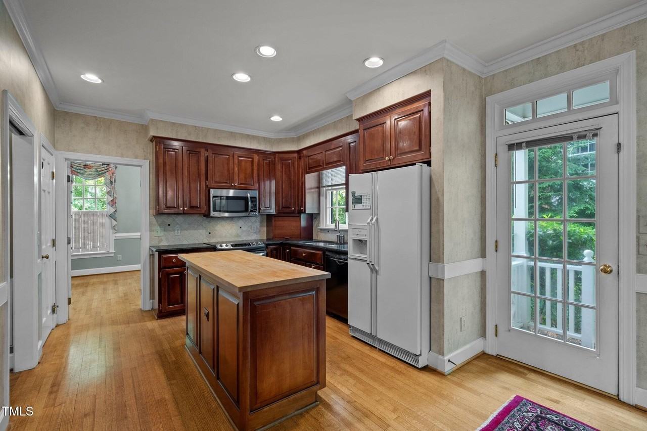 2113 Fallon Oaks Ct - Photo 5 of 23