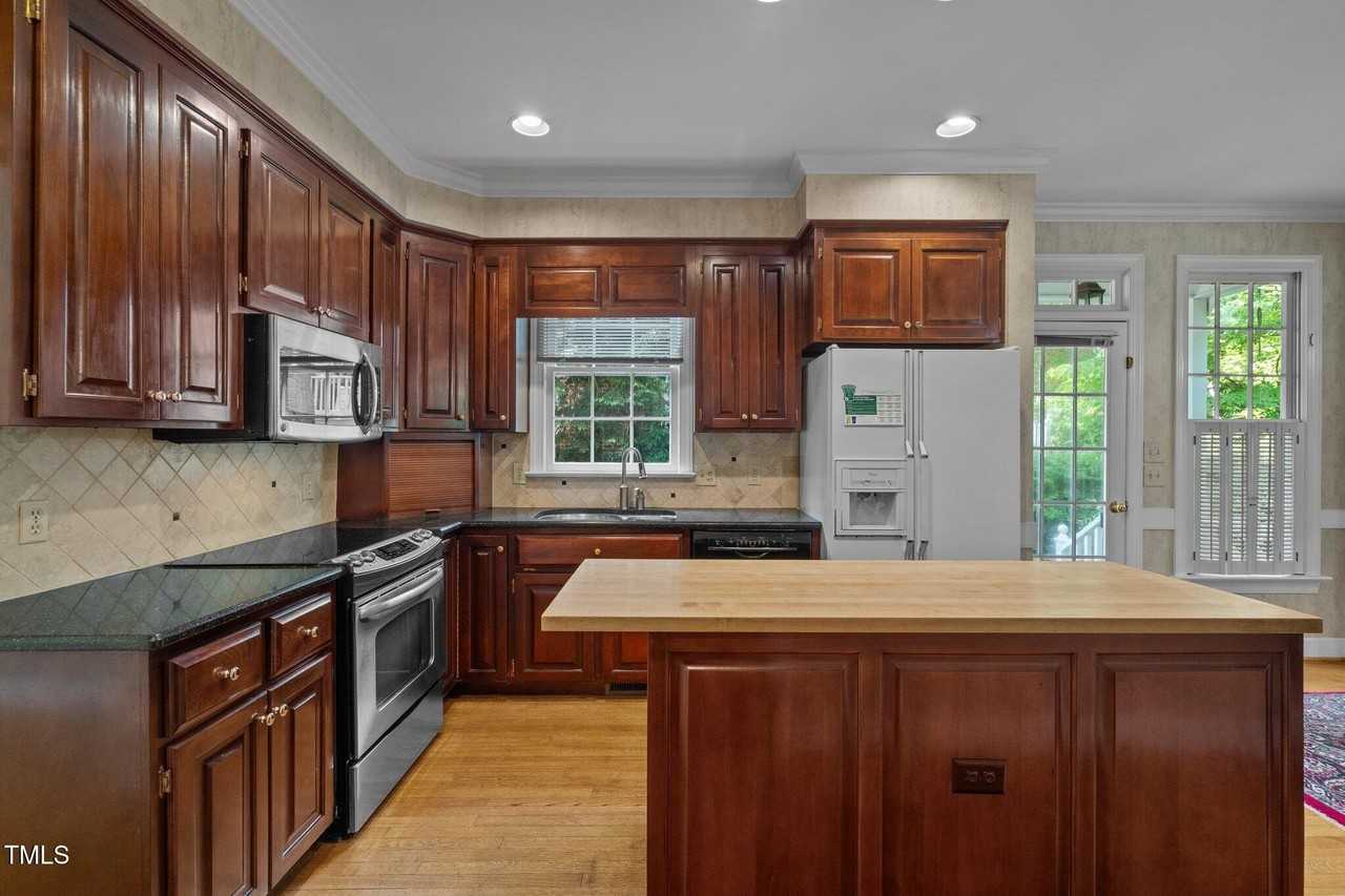 2113 Fallon Oaks Ct - Photo 6 of 23