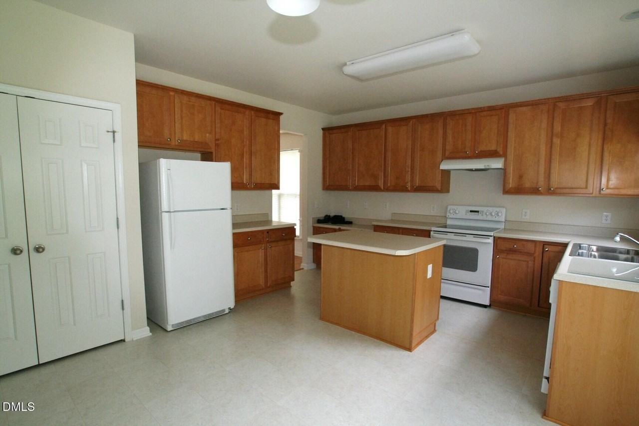 5324 Shaker Heights Ln - Photo 4 of 19