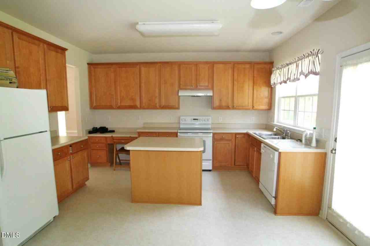 5324 Shaker Heights Ln - Photo 5 of 19