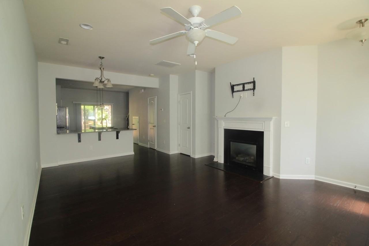 73 Pocono Dr - Photo 3 of 15