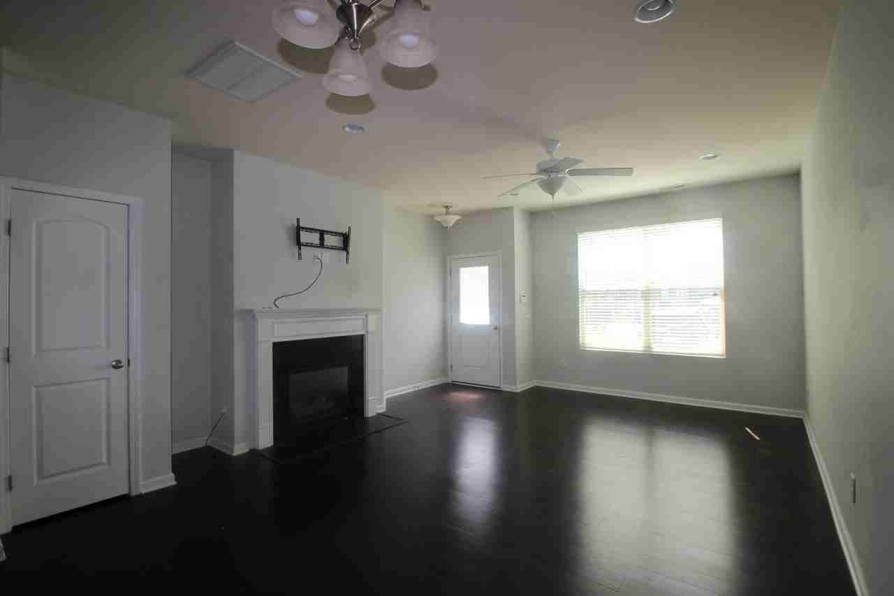 73 Pocono Dr - Photo 4 of 15