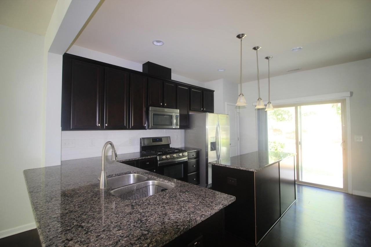73 Pocono Dr - Photo 6 of 15