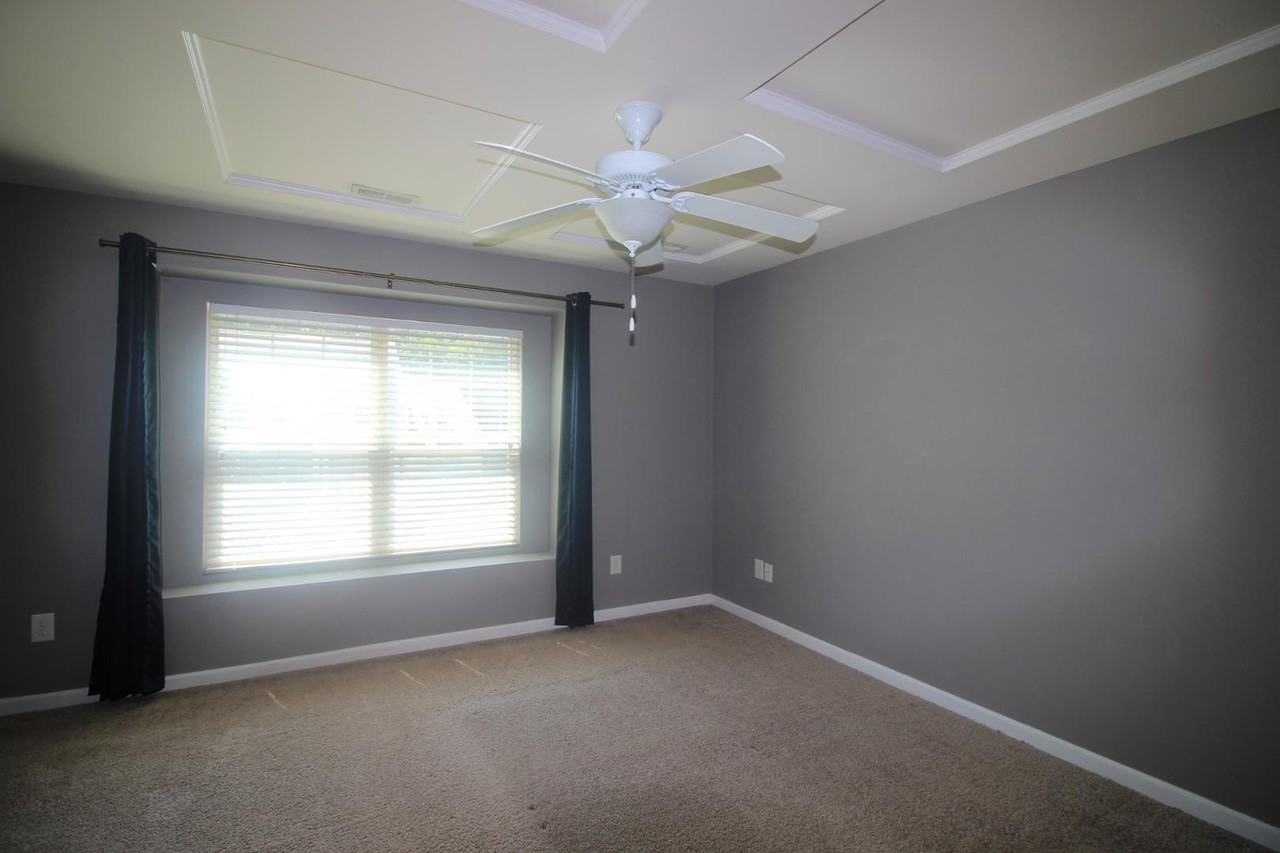 73 Pocono Dr - Photo 7 of 15