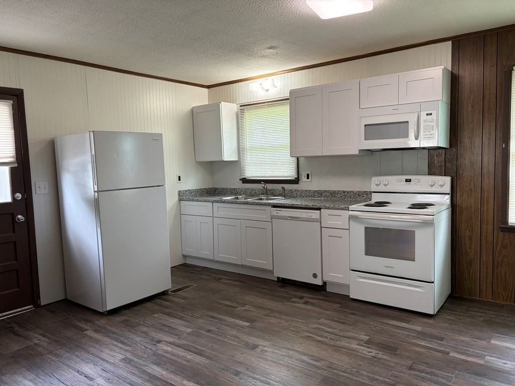 143 Claudene Qualls Ln - Photo 2 of 12