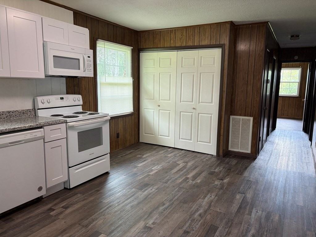 143 Claudene Qualls Ln - Photo 3 of 12