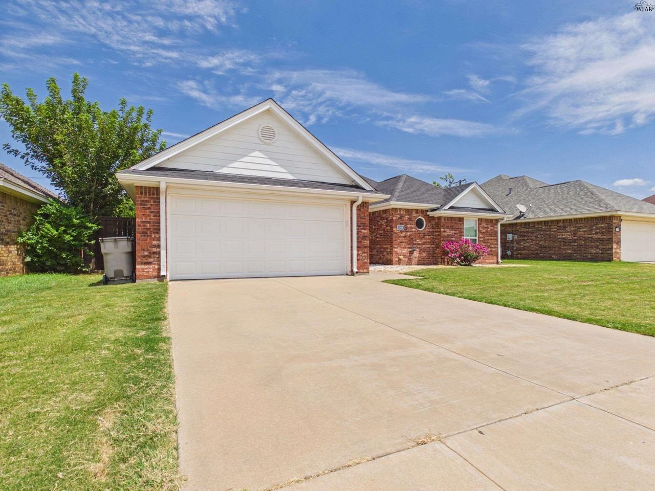 5516 Chinaberry Dr - Photo 2 of 40