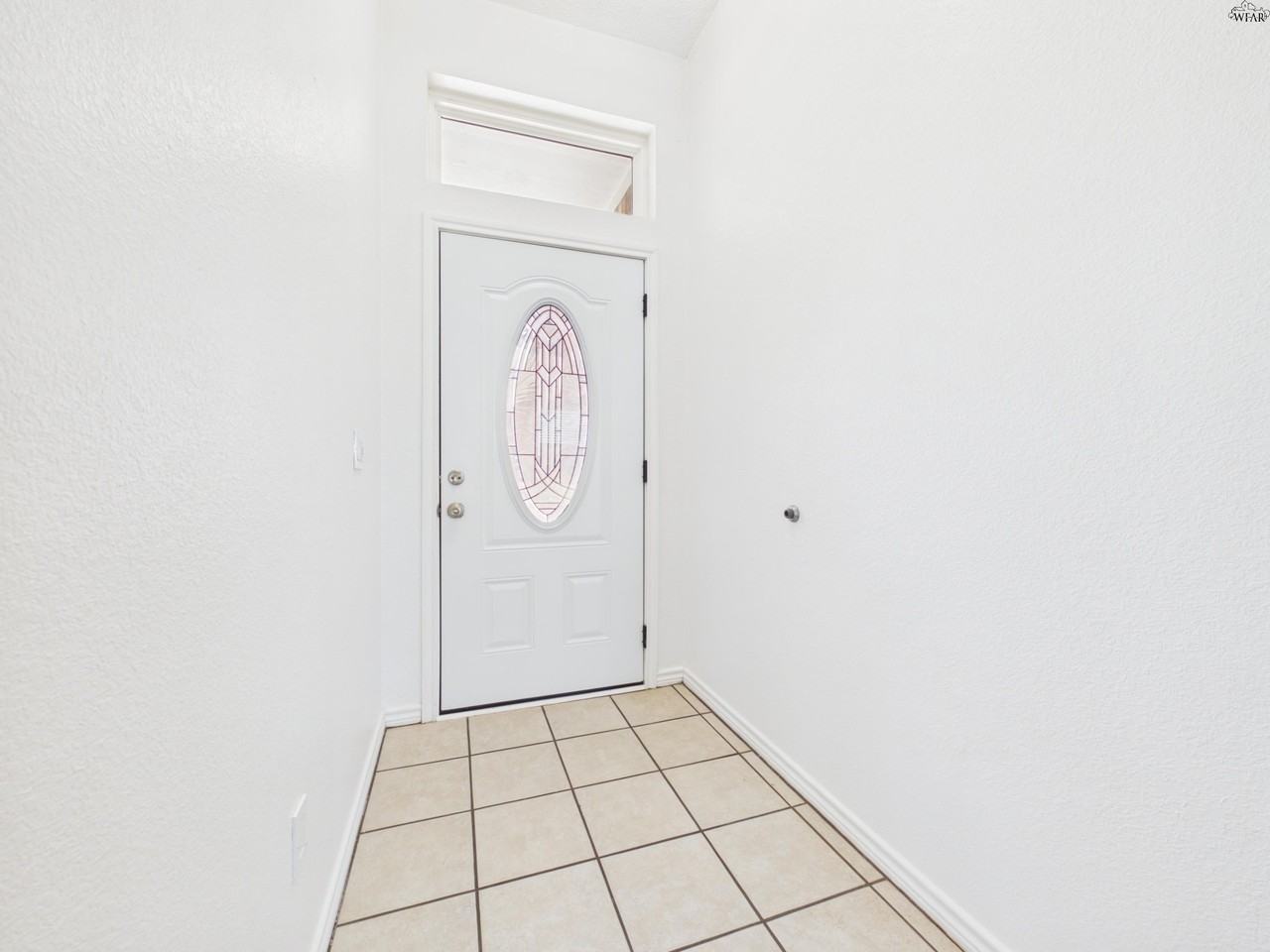 5516 Chinaberry Dr - Photo 4 of 40