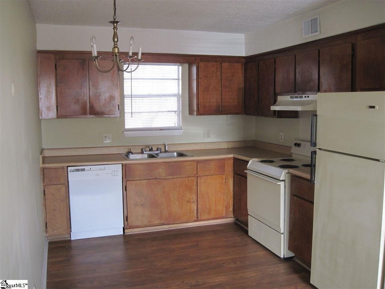 713 E Curtis St #5 - Photo 2 of 10