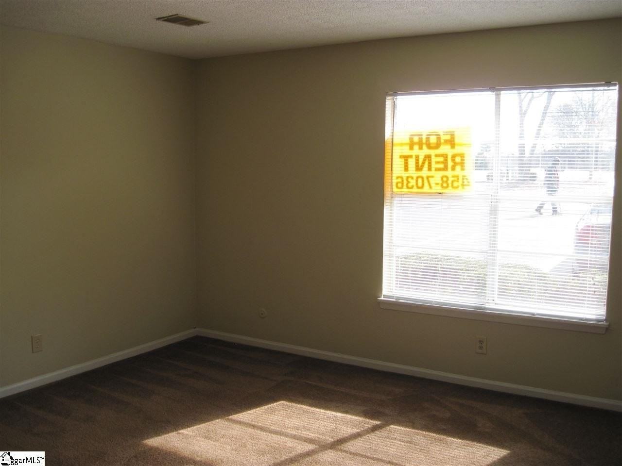 713 E Curtis St #5 - Photo 6 of 10