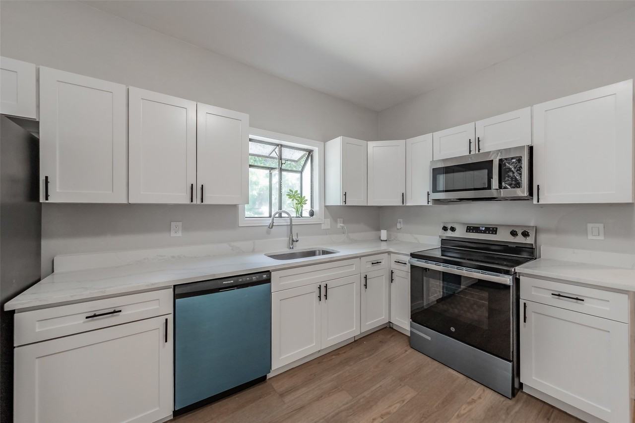 1522 Gould Ave - Photo 3 of 28