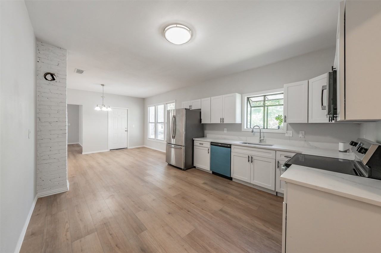 1522 Gould Ave - Photo 4 of 28