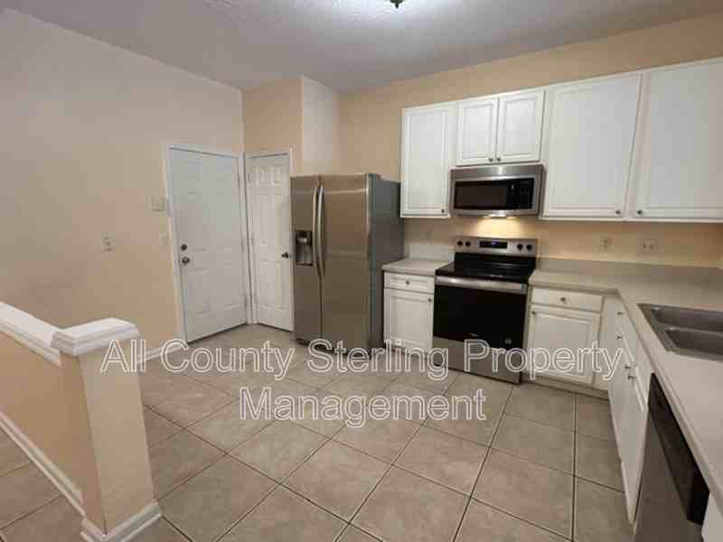 5052 Hawkstone Dr - Photo 3 of 18