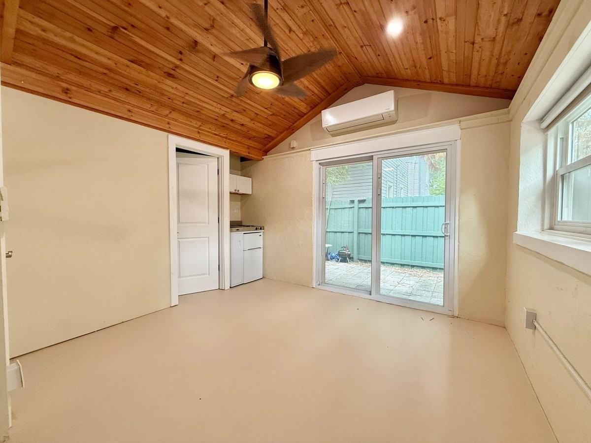 309 W 9th St - Photo 4 of 14